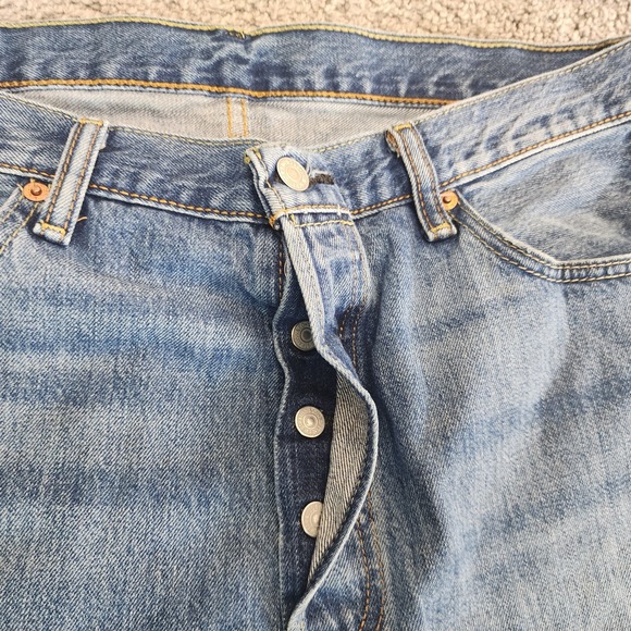 Levis 501 Jeans Mens 34x30 Blue Denim Button Fly Straight Relaxed Fit Casual - Picture 3 of 14